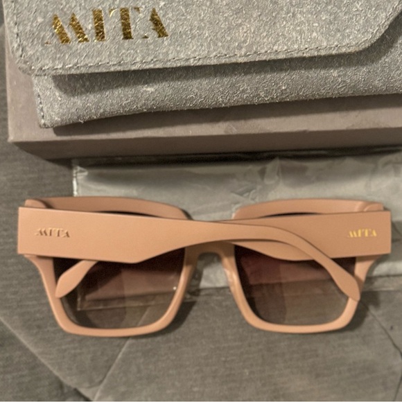 Mint Condition MITA SUSTAINABLE EYEWEAR
56mm Square Sunglasses - Picture 2 of 9